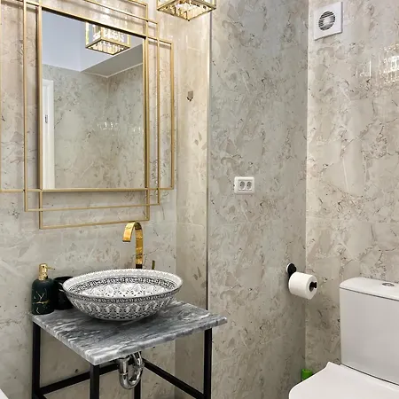 Happy - Near Arenas & Unirii - Rh Living Apartament